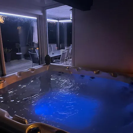 Mas Avec Piscine Et Jacuzzi Sur Sur *