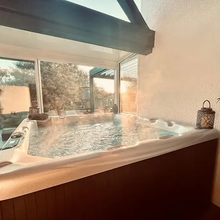 Mas Avec Piscine Et Jacuzzi Sur Sur Villa