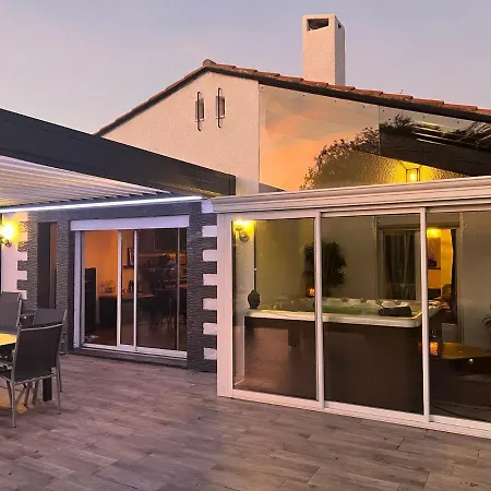 Mas Avec Piscine Et Jacuzzi Sur Sur Villa *